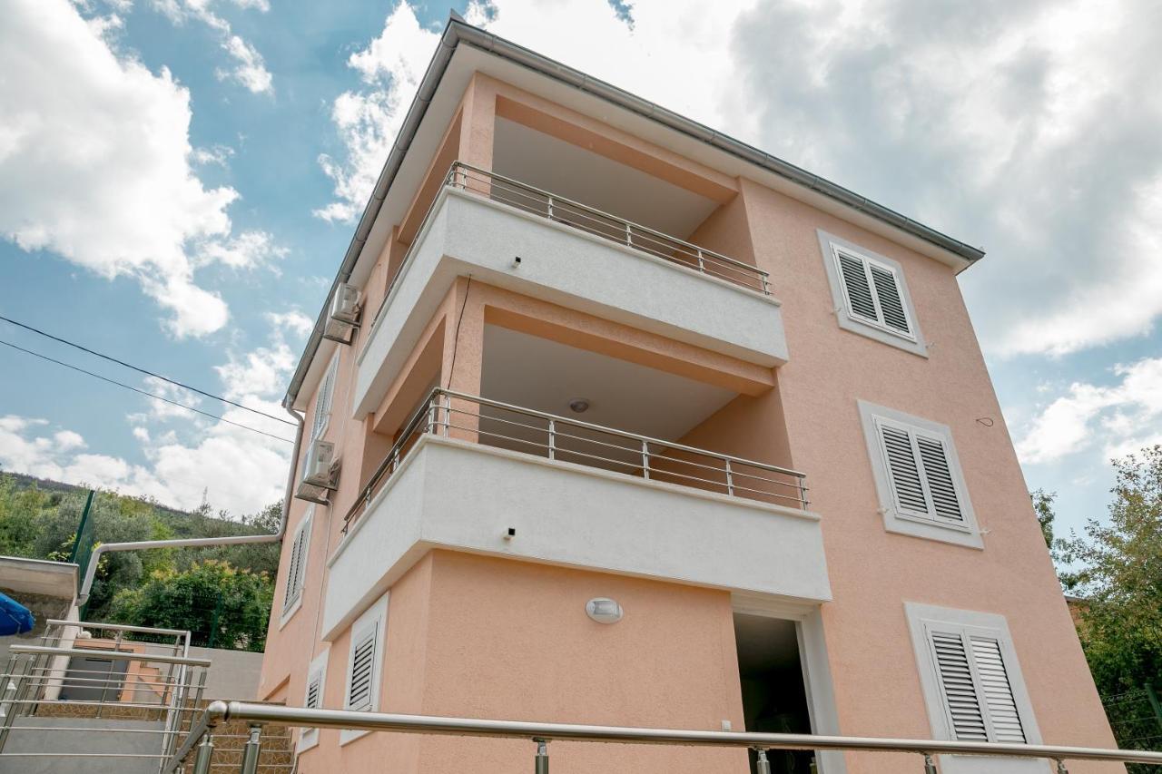 Apartments Mitrovic Luštica Exteriör bild